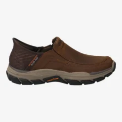 Skechers Art.  RESPECTED - Brown -Clarks Verkaufsgeschäft aussenseite 1423060021