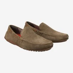 Titelseite -Clarks Verkaufsgeschäft paar 1427060028