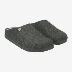 Titelseite -Clarks Verkaufsgeschäft paar 5102090045